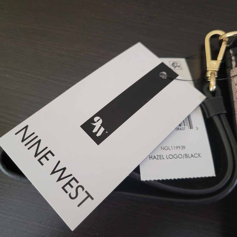 Nine West Lawson Wristlet/ Clutch NWT - Picture 3 of 5